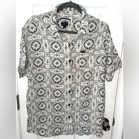 RVCA relaxed fit button up shirt size XL - Picture 1 of 3